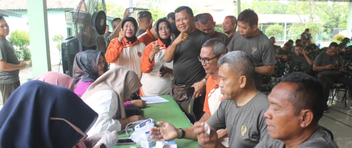 Penyuluhan dan Pemeriksaan Penyakit Kronis, Kodim 0616/Indramayu Gandeng Polkes dan Denkesyah serta Dinkes Indramayu.