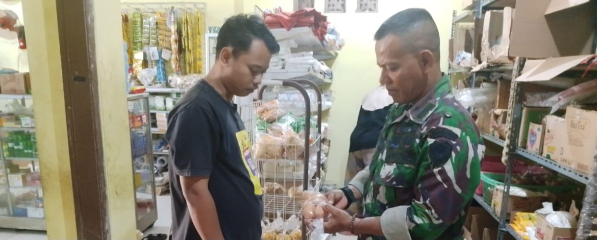 Babinsa Koramil 1603/Lohbener Laksanakan Pemantauan Harga Sembako di Desa Lohbener