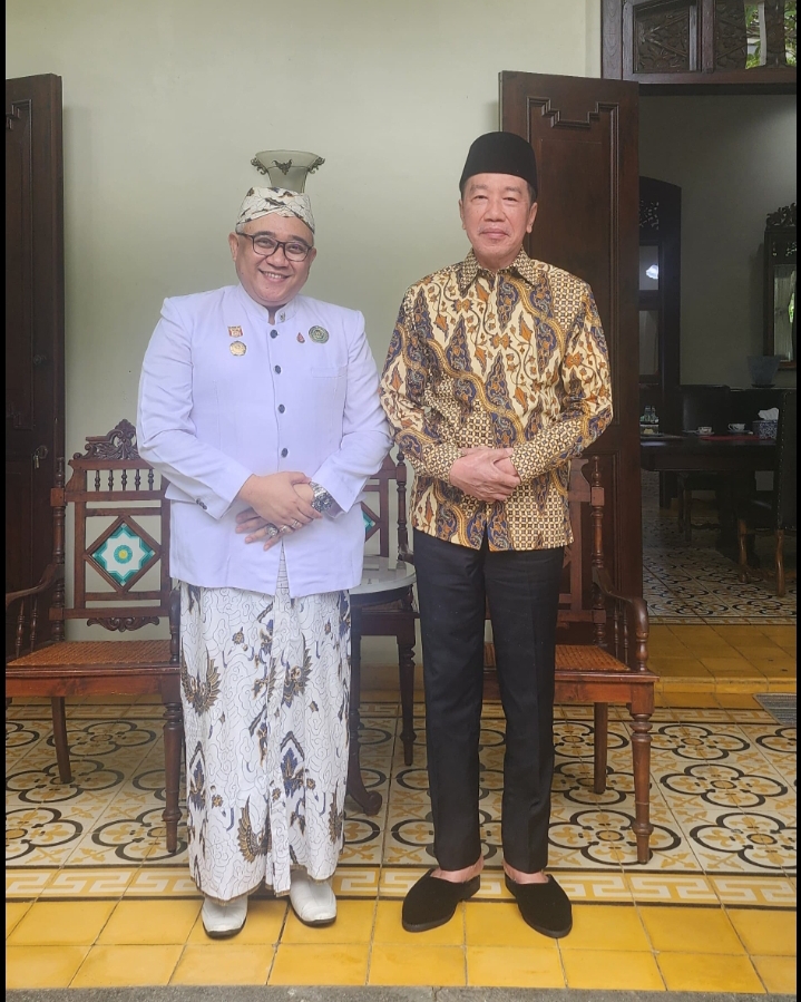 Menjaga Warisan, Merajut Masa Depan: Dipertuan Agung DANRI Silaturahmi dengan Presiden ke-7 Joko Widodo di Solo