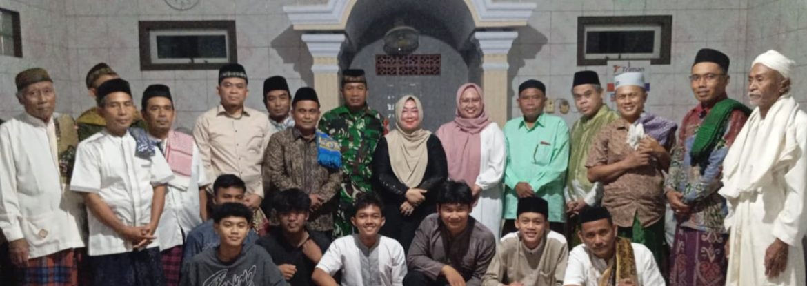 Koramil 1608 Karangampel Laksanakan Sholat Isya Berjama’ah dan Tarawih Keliling (Tarling) Bersama Muspika Kecamatan Karangampel