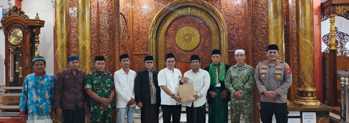 Danramil 1609 Juntinyuat Laksanakan Sholat Isya Berjamaah dan Tarawih Keliling (Tarling) Bersama Forkopimcam di Desa Lombang