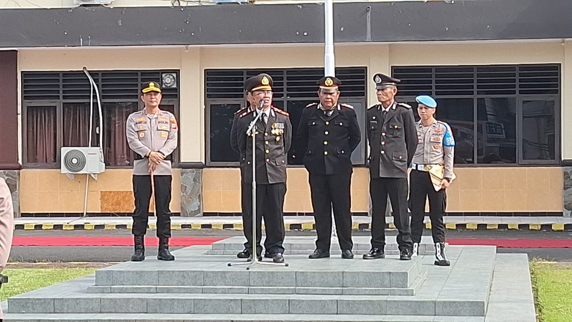 Polres Bitung Lepas Anggota Purna Tugas, Tradisi Pedang Pora Diselenggarakan