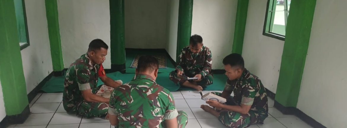 Anggota Koramil 1605/Sukagumiwang Laksanakan Tadarusan Al-Qur’an Online Bersama Pangdam III/Siliwangi
