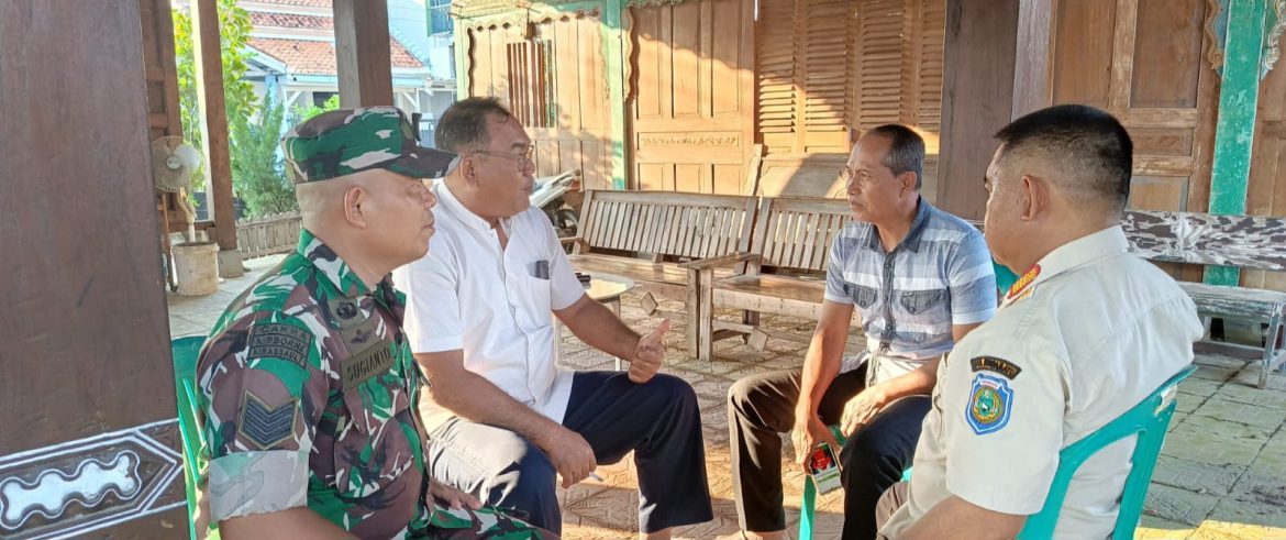 Komsos Babinsa Koramil 1601/Indramayu Pererat Silaturahmi di Kelurahan Margadadi