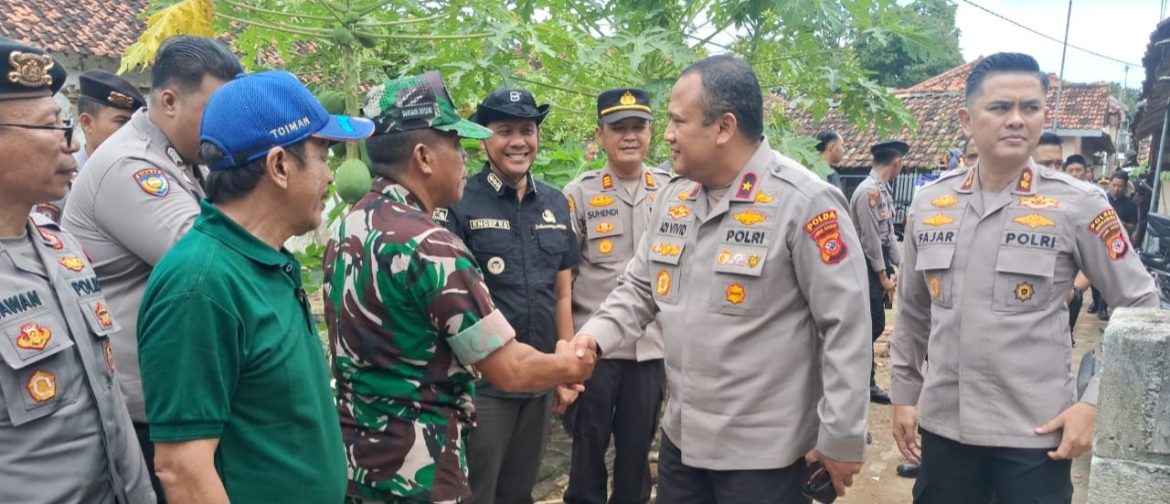 Danramil 1611/Losarang Hadiri Kunjungan Wakapolda Jabar ke Lokasi Rutilahu Program Polda Jabar di Desa Krimun