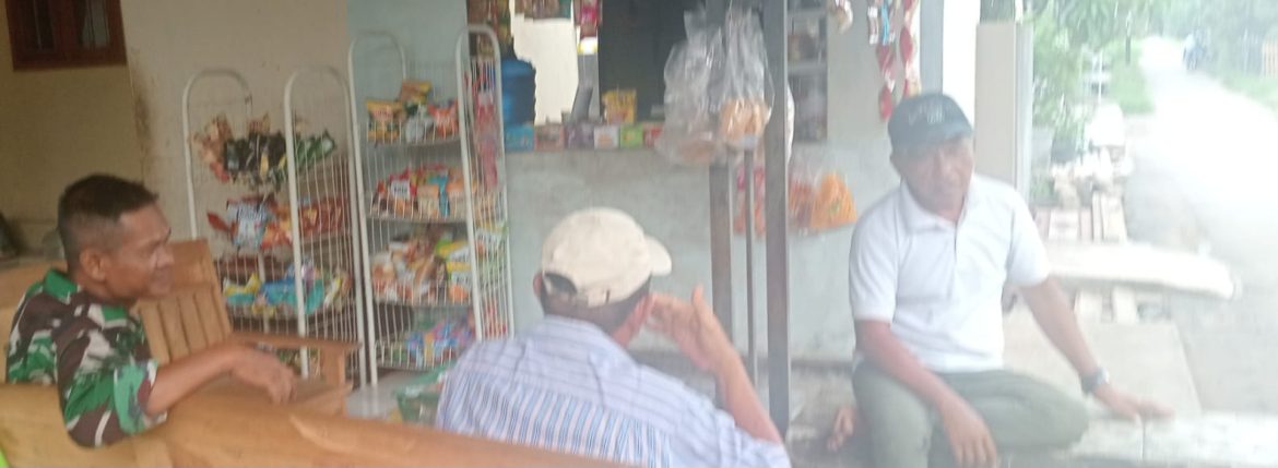 Babinsa Koramil 1608 Karangampel Laksanakan Komsos Bersama Warga Desa Tanjungsari