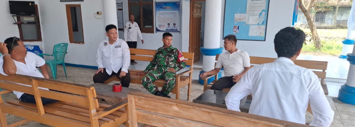 Babinsa Koramil 1601/Indramayu Laksanakan Komsos Bersama Pamong Desa Sudimampir Lor