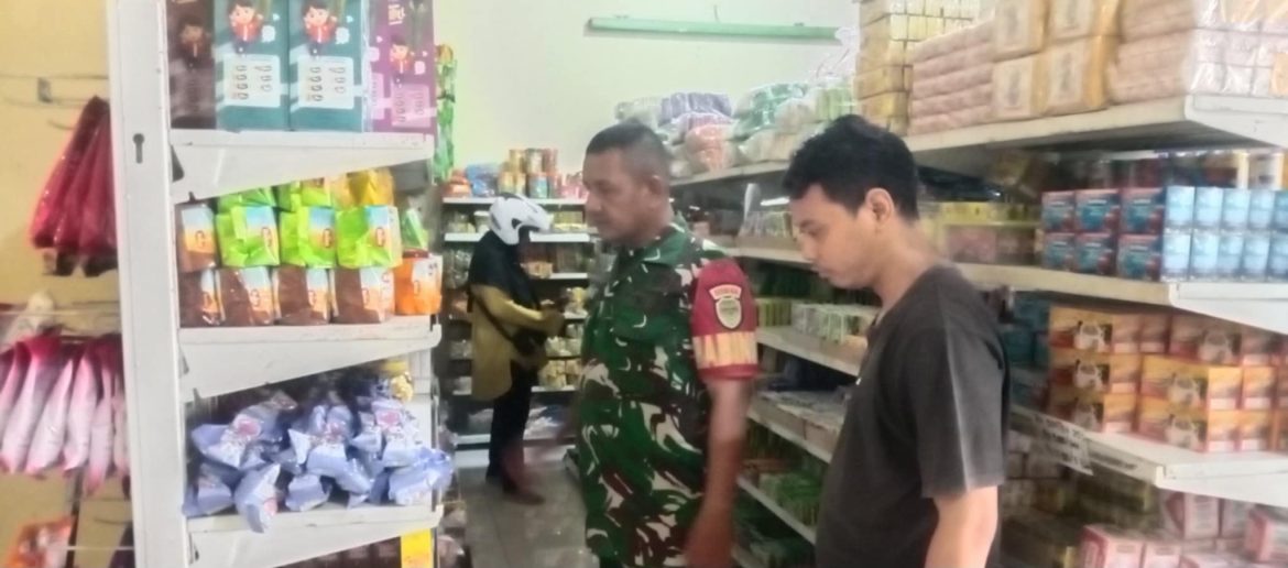 Babinsa Koramil 1603/Lohbener Pantau Harga Sembako di Desa Lohbener