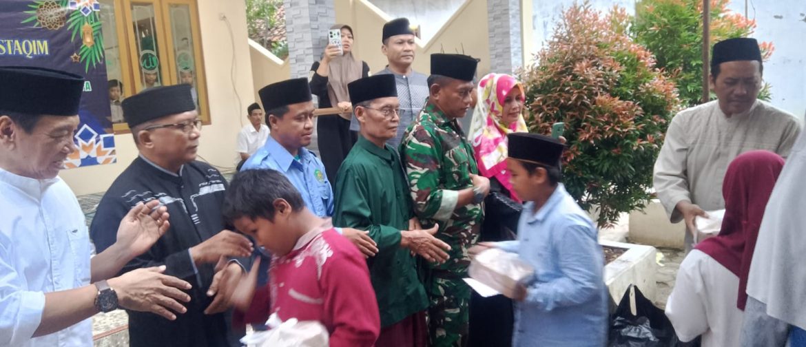 Koramil 1608 Karangampel Hadiri Santunan Anak Yatim di Desa Karangampel Kidul