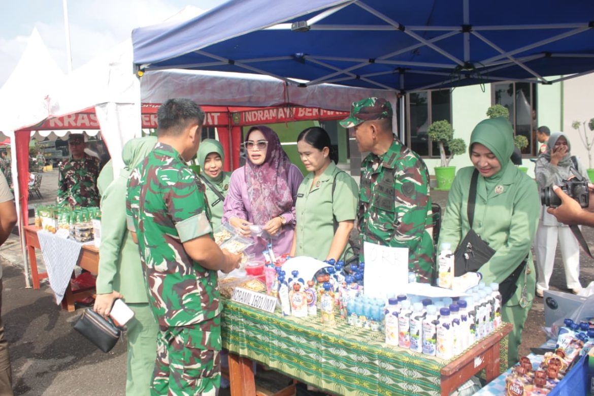 Dandim 0616/Indramayu Bagikan Bingkisan Lebaran, Tekankan Keselamatan Anggota Saat Cuti