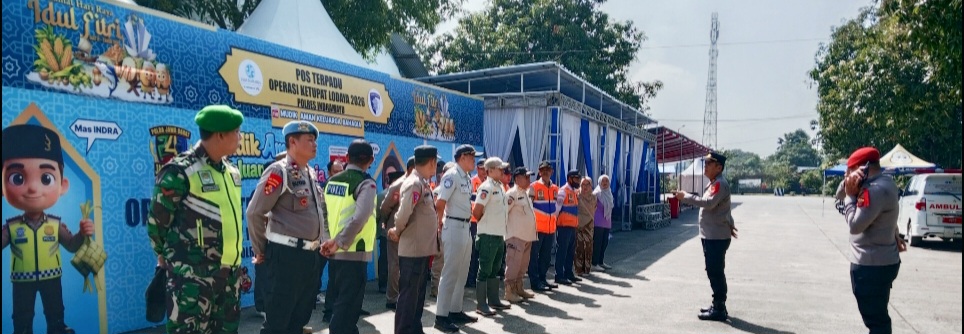 Personel Koramil 1611 Losarang Hadiri Apel Operasi Ketupat Lodaya 2026 di Pos Terpadu Timbangan Losarang