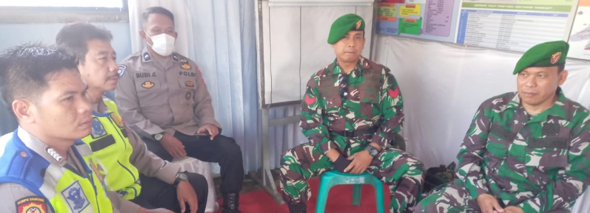 Personel Koramil 1608 Karangampel Laksanakan Apel Operasi Ketupat Lodaya 2026 di Pos Lampu Merah Karangampel
