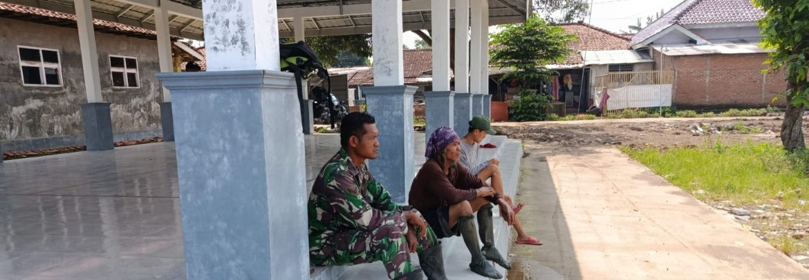 Babinsa Koramil 1605/Sukagumiwang Laksanakan Komsos Bersama Warga Desa Lemahayu