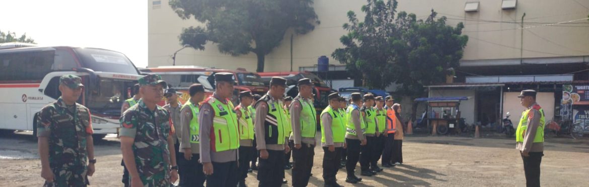 Anggota Koramil 1601/Indramayu Laksanakan Pengamanan Operasi Ketupat Idul Fitri 2026 di Pos Terminal Indramayu