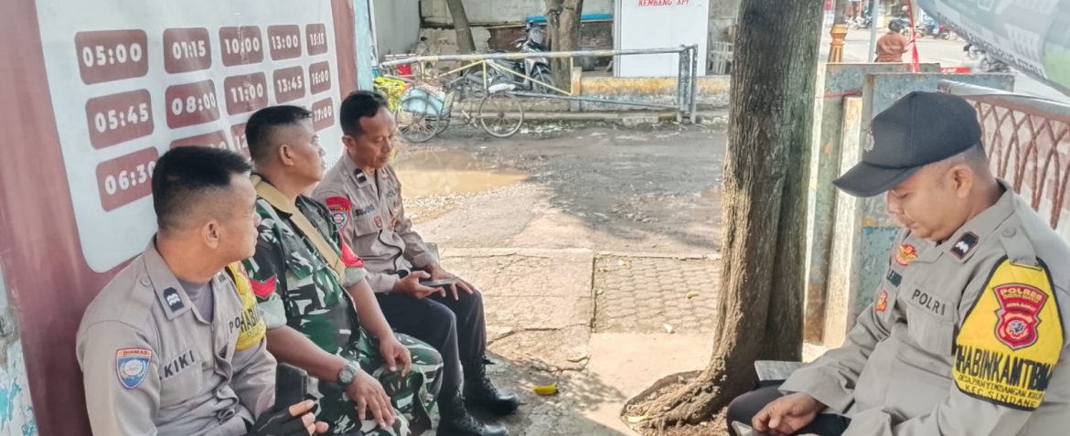 Anggota Koramil 1601/Indramayu Laksanakan Pos PAM Idul Fitri 2026 di Terminal Indramayu