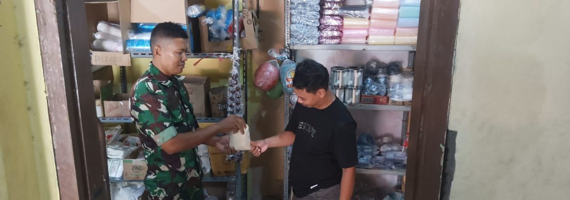 Babinsa Koramil 1603/Lohbener Laksanakan Pemantauan Harga Sembako di Wilayah Binaan