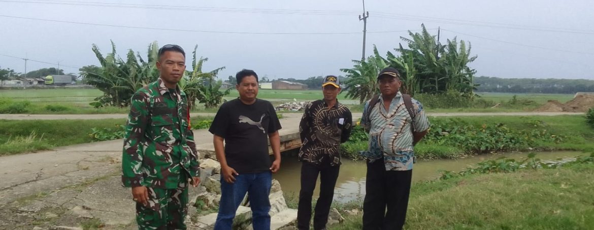 Babinsa Koramil 1605 Sukagumiwang Perkuat Kedekatan dengan Warga Lewat Komsos di Desa Cadangpinggan