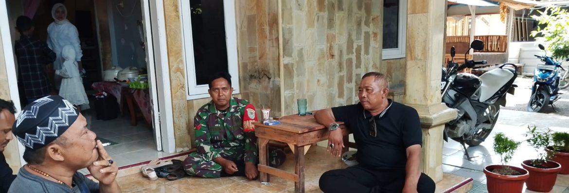 Babinsa Koramil 1601/Indramayu Laksanakan Komsos Bersama Warga Desa Rawadalem, Perkuat Sinergi dan Kewaspadaan Cuaca