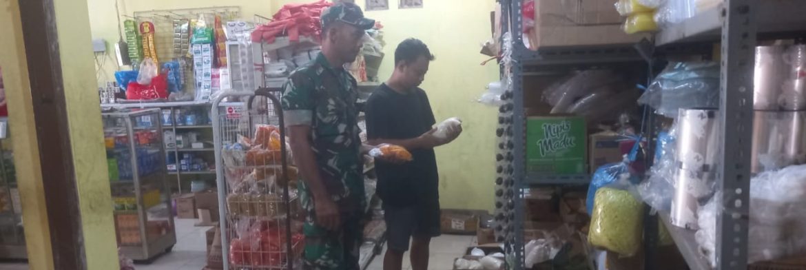 Babinsa Koramil 1603/Lohbener Lakukan Pemantauan Harga Sembako di Wilayah Binaan