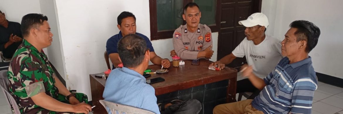 Koptu Sukandi Laksanakan Komsos Bersama Warga Desa Pabeanudik, Ajak Jaga Kamtibmas dan Kebersihan Lingkungan
