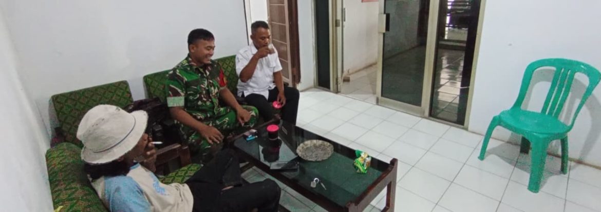 Babinsa Koramil 1601/Indramayu Laksanakan Komsos Bersama Perangkat Desa Gelarmandala