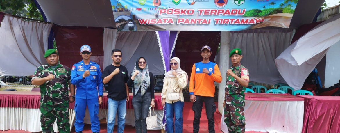 Personel Koramil 1609/Juntinyuat Monitoring Objek Wisata Pantai Tirtamaya