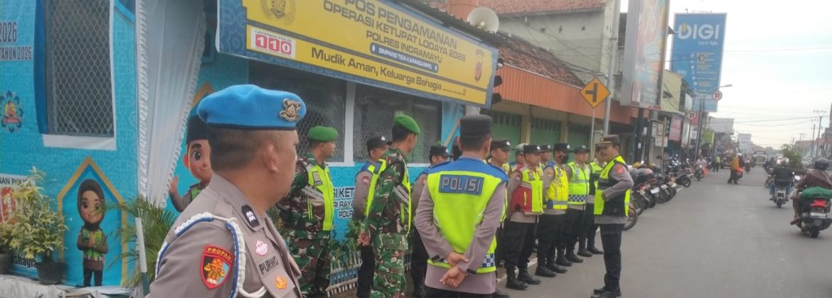 Personel Koramil 1608/Karangampel Laksanakan Pengamanan Operasi Ketupat Lodaya 2026 di Pertigaan Lampu Merah Karangampel