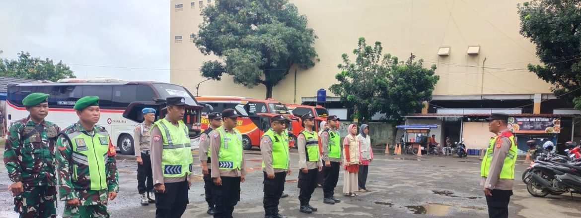 Personel Koramil 1601/Indramayu Laksanakan Pos PAM Idul Fitri 2026 di Terminal Indramayu