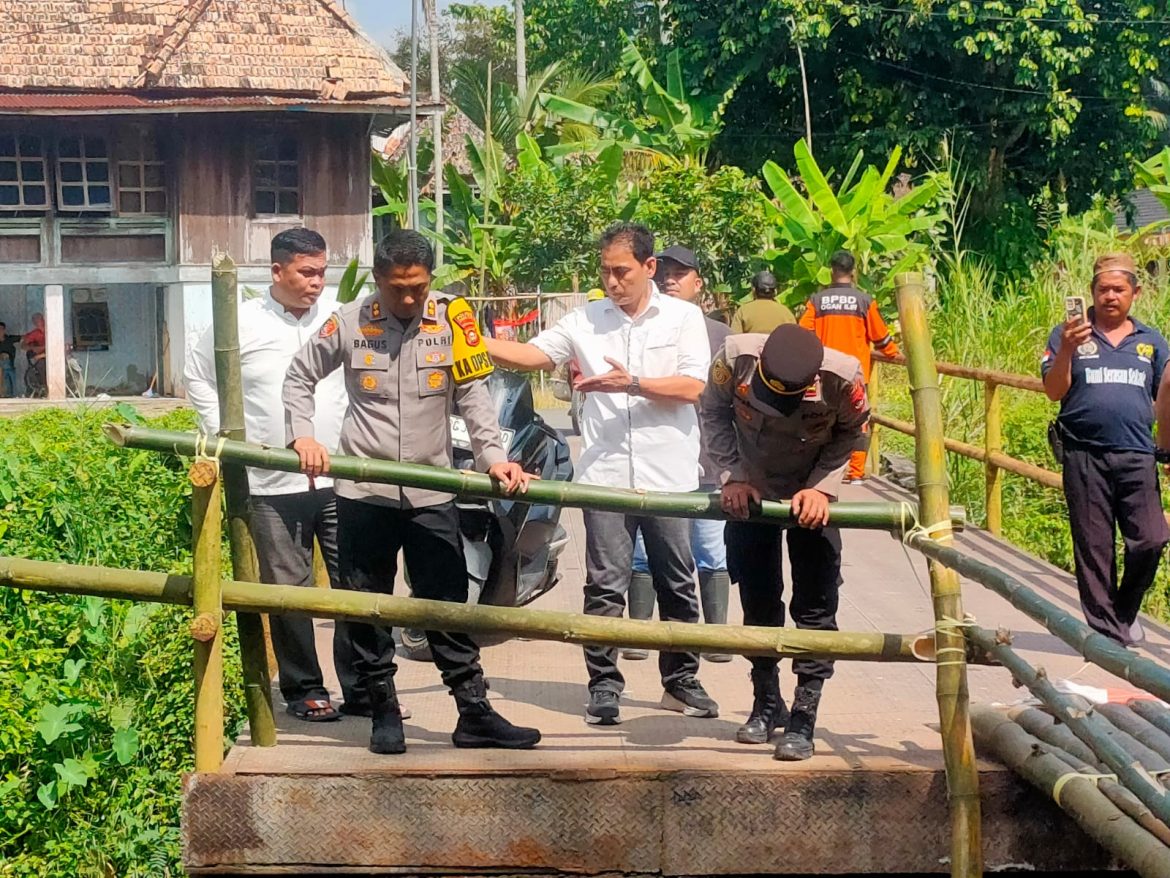 Kapolres Ogan Ilir Tinjau Langsung Jembatan Roboh Penghubung Dua Desa, Pastikan Penanganan Cepat dan Keselamatan Warga