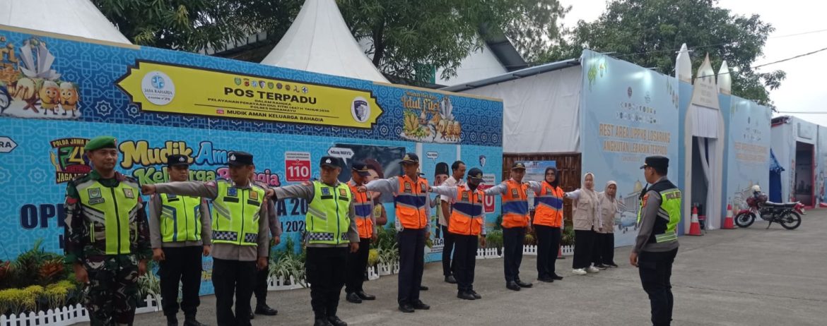 Anggota Koramil 1611/Losarang Ikuti Apel Operasi Ketupat Lodaya 2026 di Pos Terpadu Timbangan Losarang