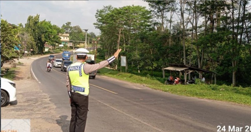 Antisipasi Kepadatan Arus Balik H+4, Sat Lantas Polres Banyuasin Gelar Live Report dan Patroli Hunting di Jalintim