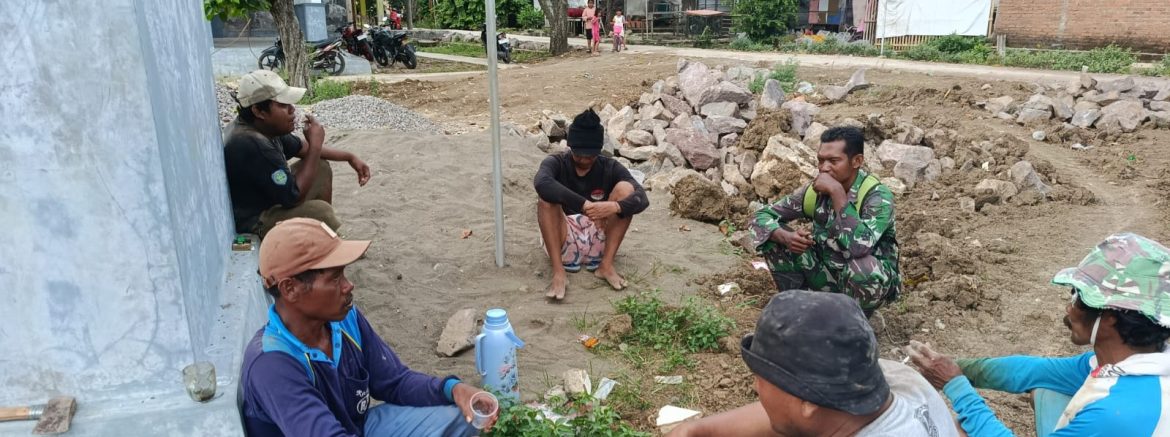 Babinsa Koramil 1605 Sukagumiwang Pererat Silaturahmi Lewat Komsos di Desa Lemahayu