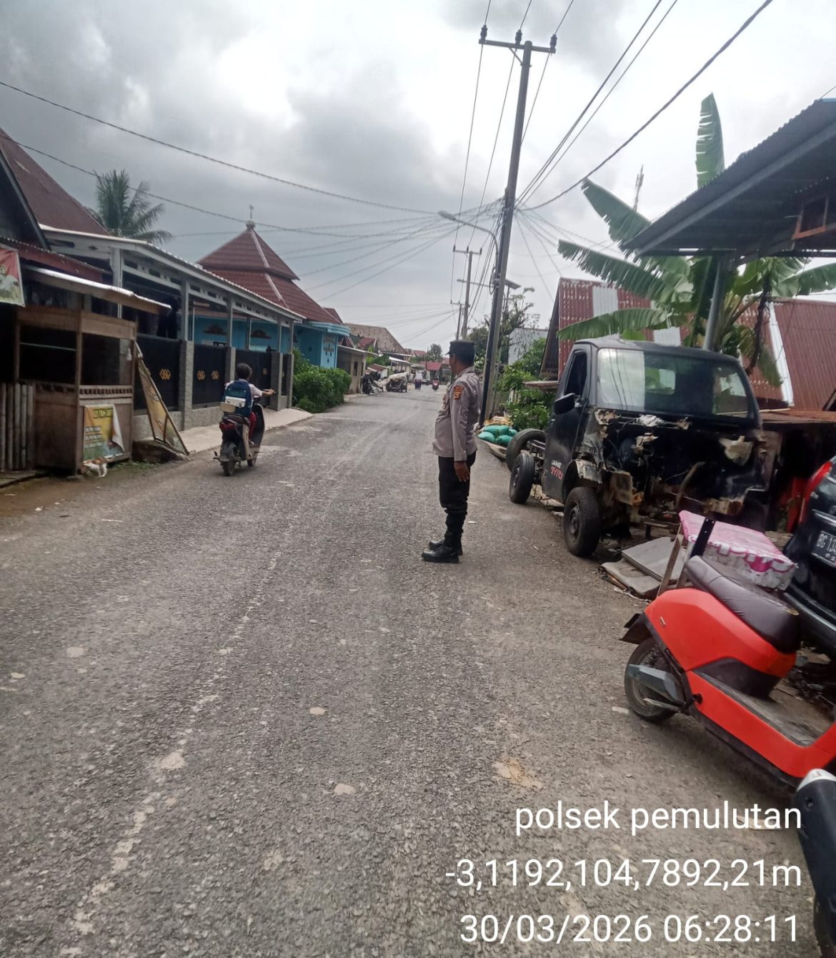 Personel Polsek Pemulutan Ogan Ilir Lakukan Patroli dan Berikan Imbauan Tertib Berlalu Lintas kepada Pelajar