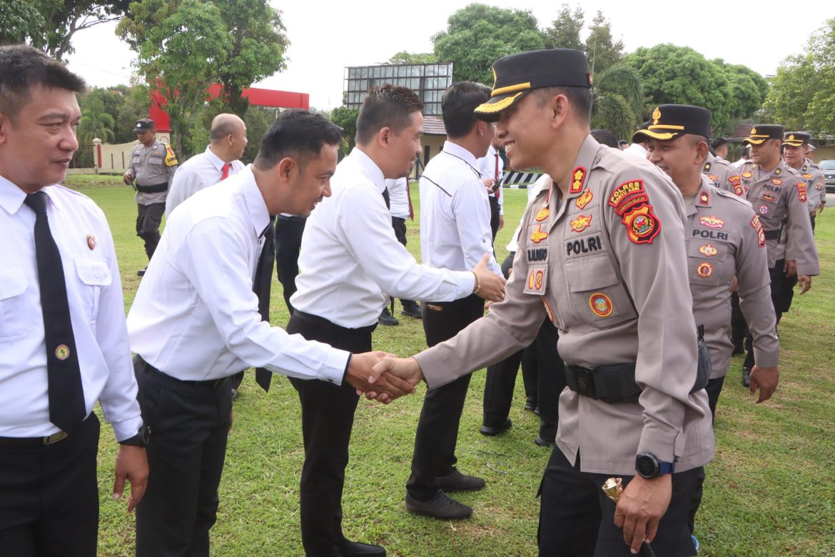 Suasana Kekeluargaan Warnai Apel Pagi dan Halal Bihalal Polres Banyuasin