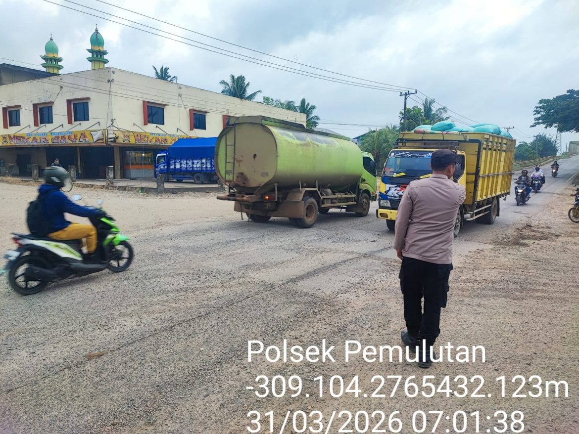 Ciptakan Situasi Kamtibmas yang Kondusif bagi Masyarakat di Pagi Hari, Polsek Pemulutan Rutin Laksanakan Patroli dan Strong Point