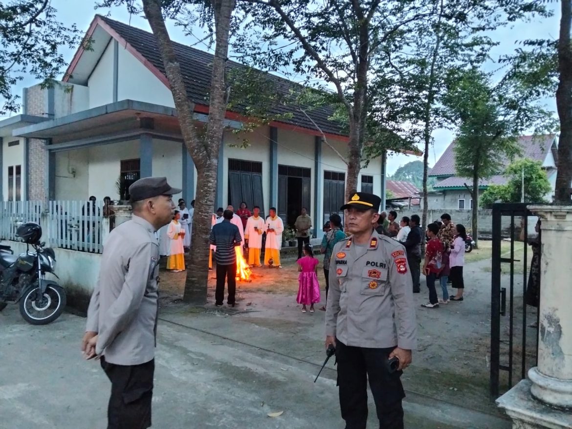 Pererat sabuk  Toleransi dan Berikan Rasa Aman, Polsek Rantau Alai Amankan Perayaan Sabtu Vigili dan Paskah di Kapel Stasi Santo Zakaria
