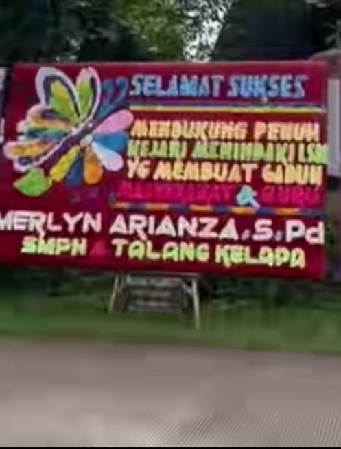 Misteri Sosok ‘Merlyn Arianza’ di Deretan Papan Bunga Kejari Banyuasin: Guru Siluman atau Strategi Cuci Tangan