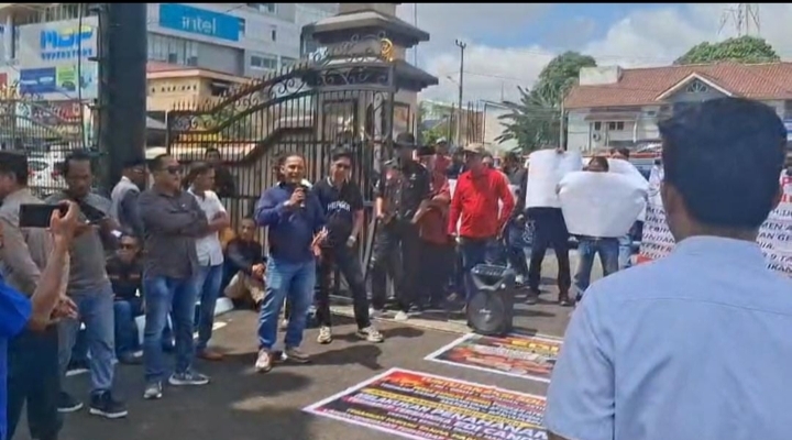 Dugaan Mandeknya Penegakan Hukum Kasus Minyak Ilegal Gpp-Sumsel Unras Di Polda