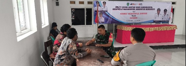 Babinsa Koramil 1608/Karangampel Perkuat Sinergi Melalui Komsos Bersama Bhabinkamtibmas dan Pamong Desa Karangampel