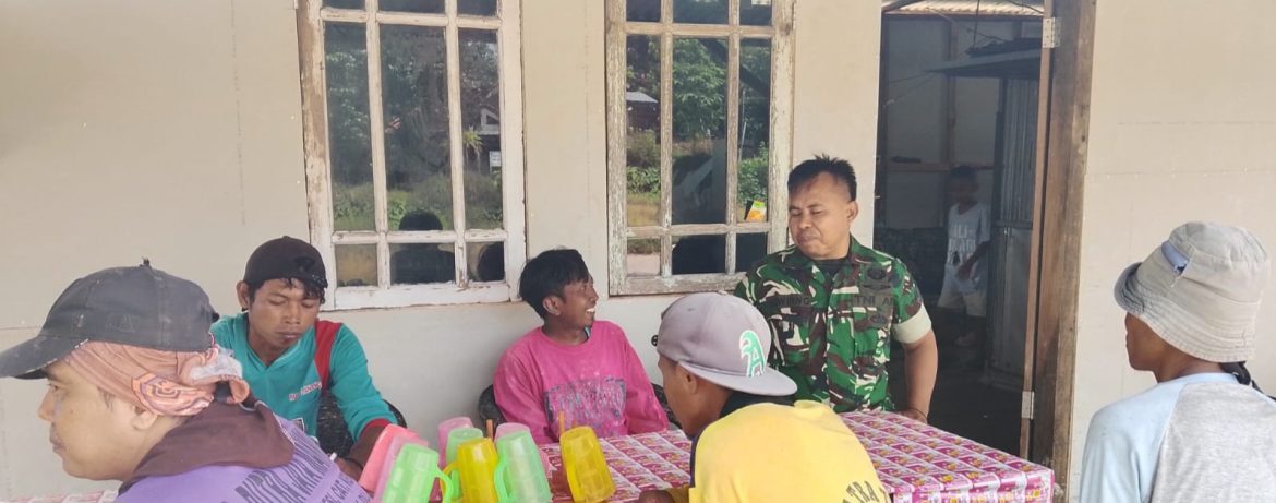 Babinsa Koramil 1605 Sukagumiwang Gelar Komsos Bersama Pamong dan Warga Desa Kliwed