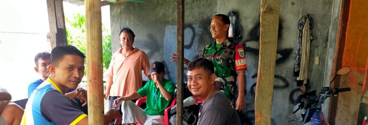 Babinsa Koramil 1608 Karangampel Gelar Komsos dan Silaturahmi Bersama Warga Desa Tanjungpura