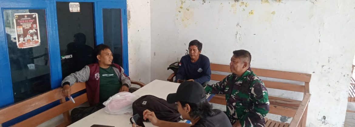 Serka Amani Babinsa Koramil 1611/Losarang Gelar Komsos Bersama Warga Desa Cemara Kulon