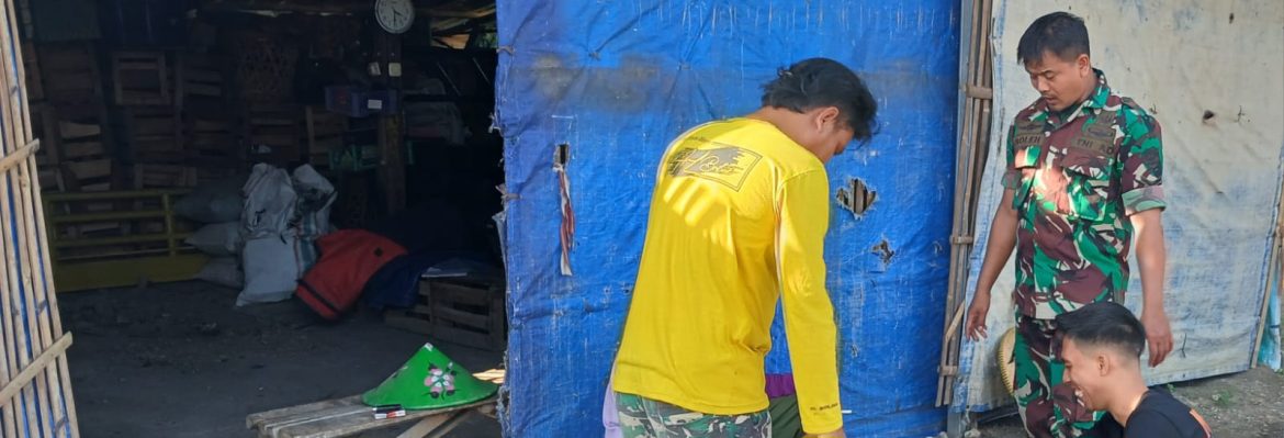 Babinsa Koramil 1605 Sukagumiwang Komsos Bersama Warga Desa Tersana, Tingkatkan Kewaspadaan Bencana dan Kamtibmas