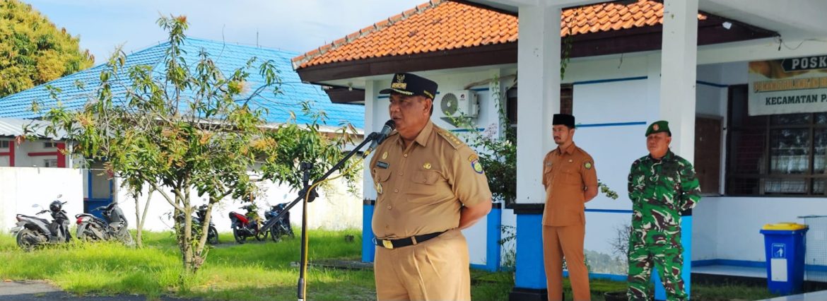 Apel Gabungan Kecamatan Pasekan, Babinsa Koramil 1602/Sindang Perkuat Koordinasi Pelayanan Publik