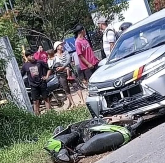 Kecelakaan Motor & Minibus di Batang Tarang, Sopir Sigap Gendong Anak Korban