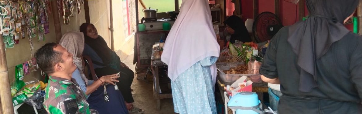 Babinsa Koramil 1601 Indramayu Perkuat Silaturahmi Lewat Komsos di Desa Plumbon