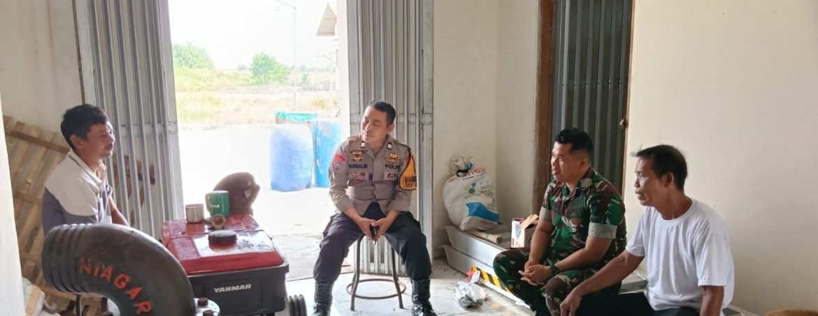Komsos Babinsa Koramil 1601/Indramayu di Desa Balongan, Perkuat Sinergi dan Kamtibmas