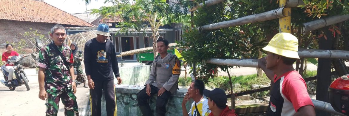 Sertu Sudirjo Babinsa Koramil 1608/Karangampel Komsos Bersama Warga Desa Sendang, Tekankan Keamanan dan Peran Orang Tua