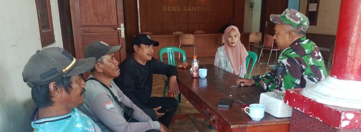 Komsos Babinsa Koramil 1611/Losarang, Ajak Warga Desa Santing Jaga Keamanan dan Waspada Bencana
