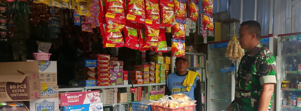 Babinsa Koramil 1603/Lohbener Laksanakan Pemantauan Harga Sembako di Desa Legok